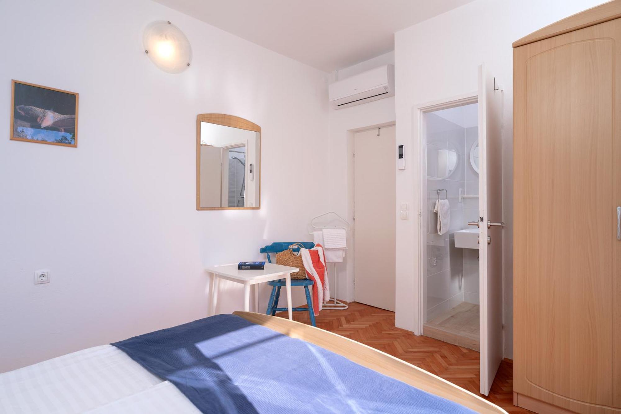 Pansion Jakas ザヴァラ 部屋 写真